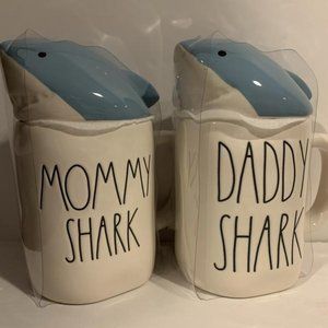 Rae Dunn Mommy/Daddy Shark mug set (with toppers)